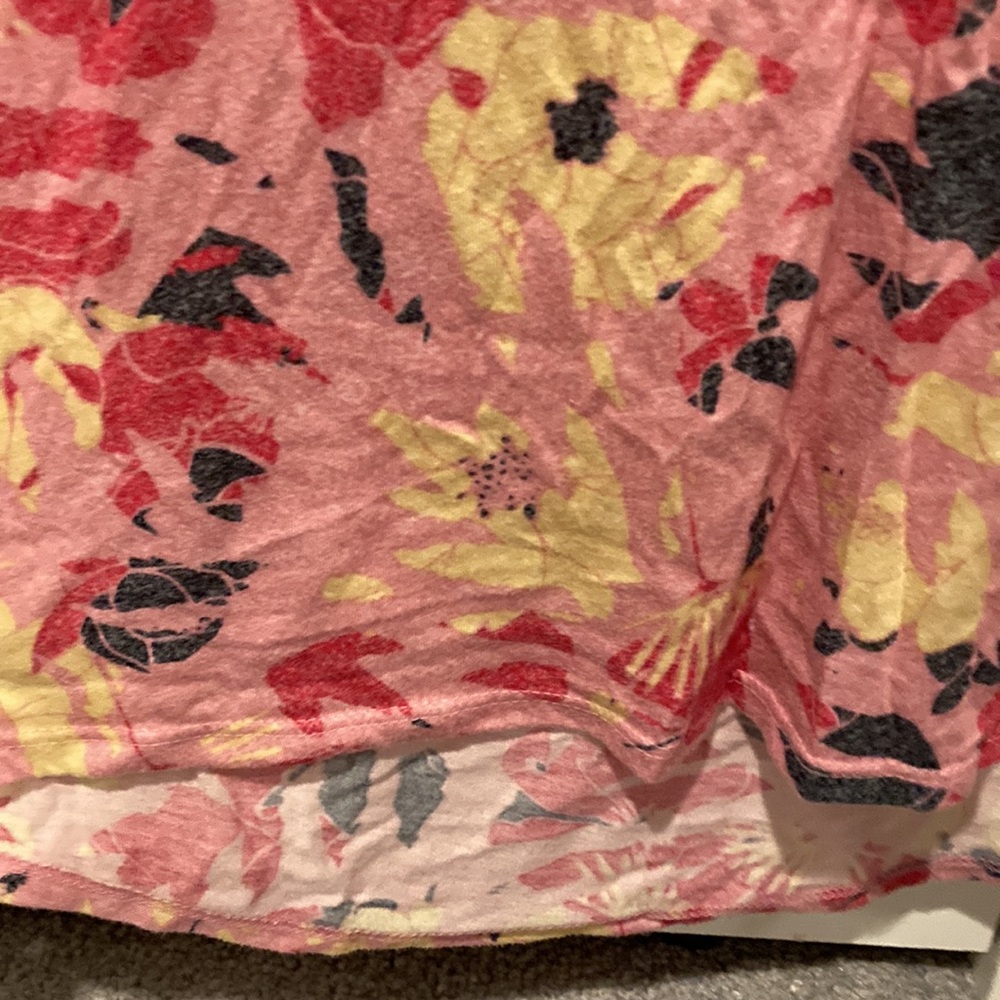 LuLaRoe Pattern Shirt - Picture 2 of 4